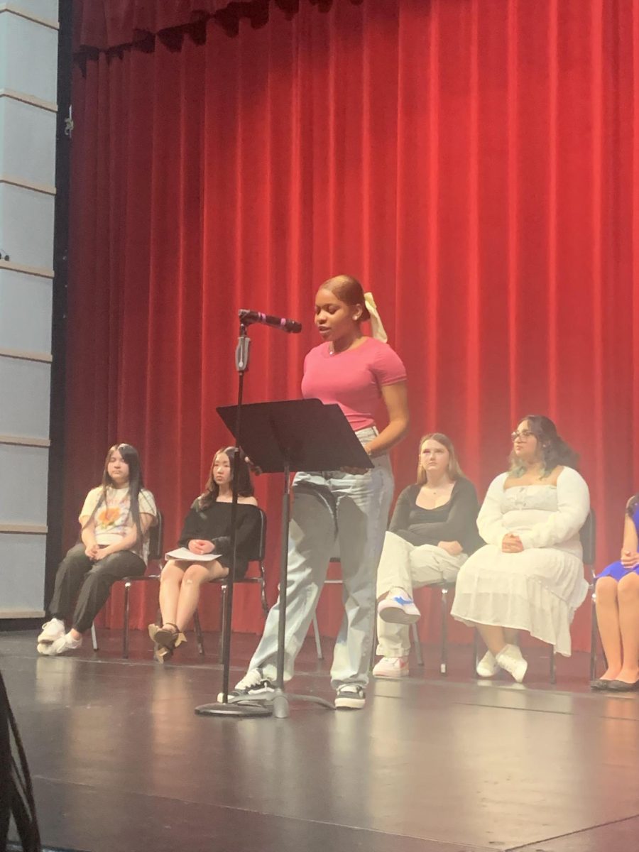 Selected freshmen from each English class presented their speech in front of an audience of their entire grade in the auditorium recently.