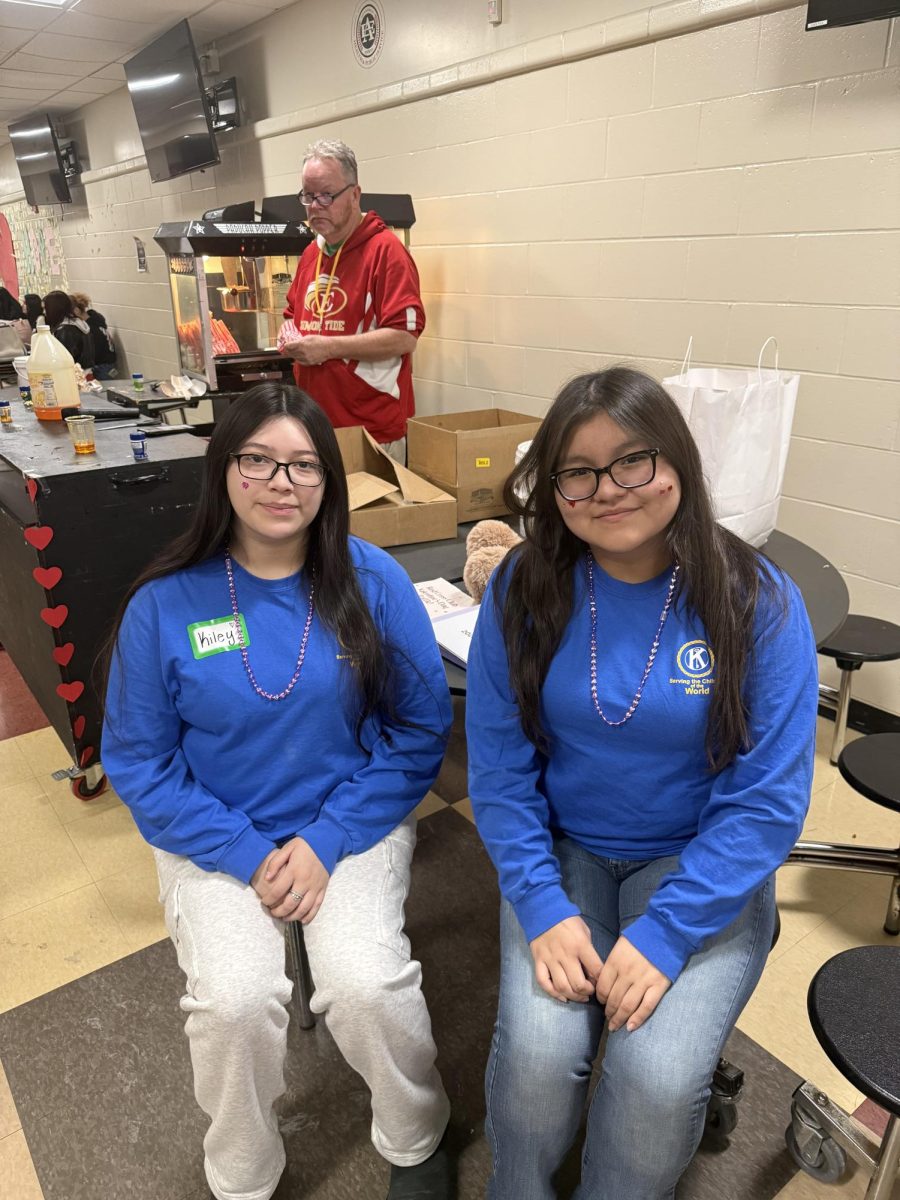 Seniors Kiley Reyes and Cristal Tejada -
Key Club
