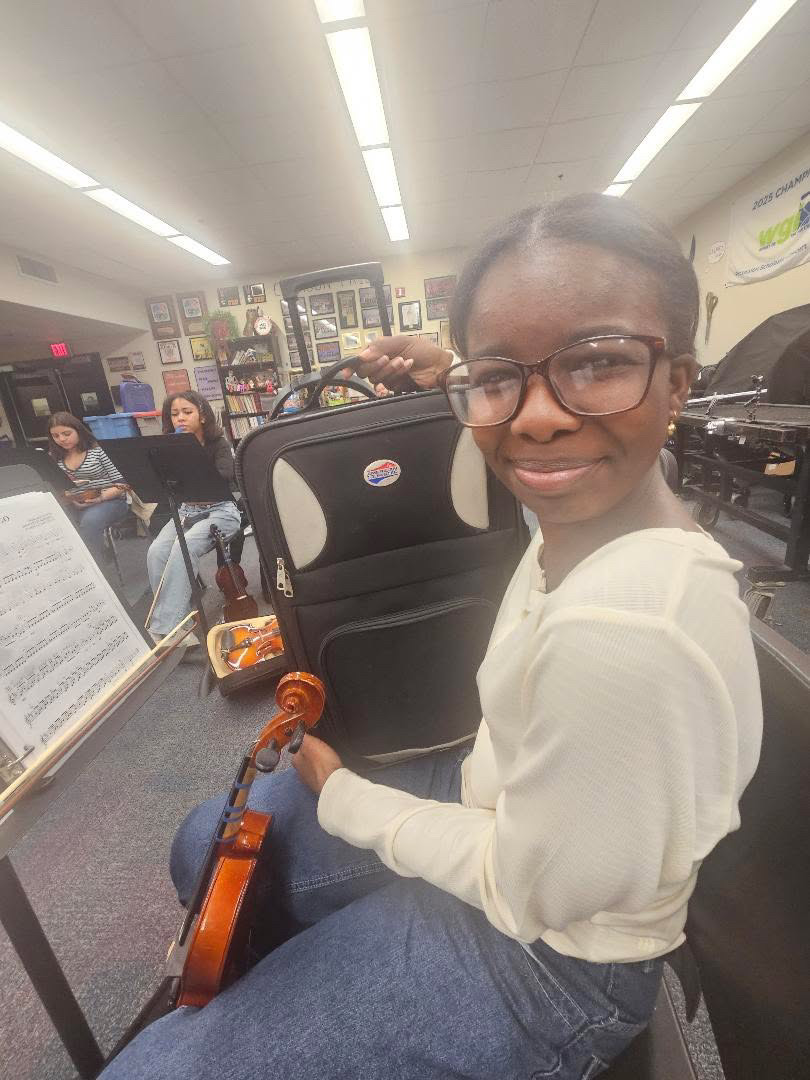 Sophomore Danajia Williams with her suit case