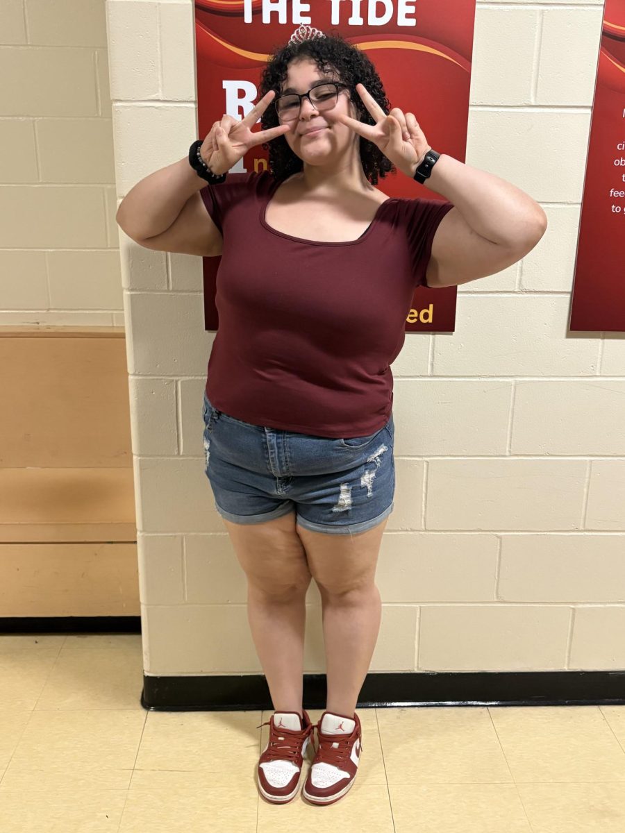 Sophomore Tatiana Osorio poses in her summer outfit.