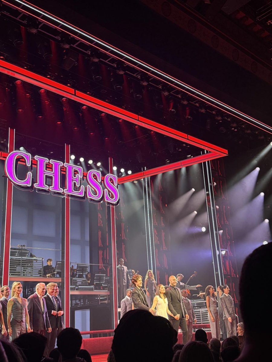 The final bows of the cast of Chess. 